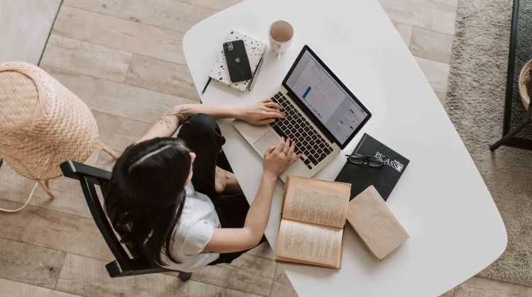 Tips Perempuan Perlu Melek Teknologi di Era Digital