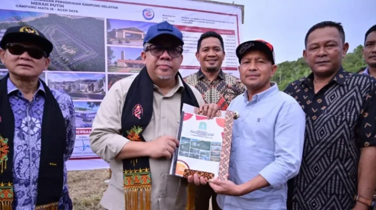 Wamen PKP Tinjau Kampung Nelayan Mata Ie, Dorong Kemajuan Wilayah Pesisir