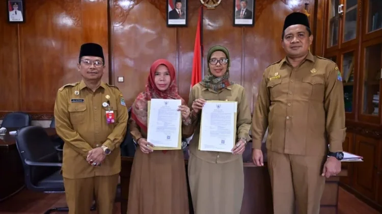 Sekda Aceh Jaya Serahkan Plt Kadishub dan Sekretaris Parekrafpora