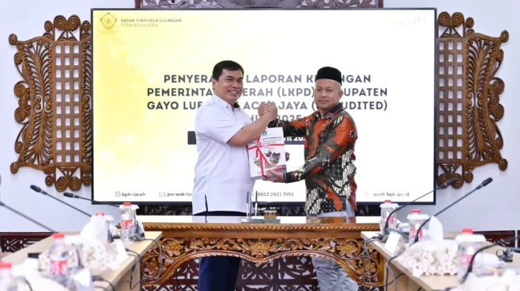 Safwandi Serahkan LKPD 2025 Aceh Jaya ke BPK Aceh di Banda