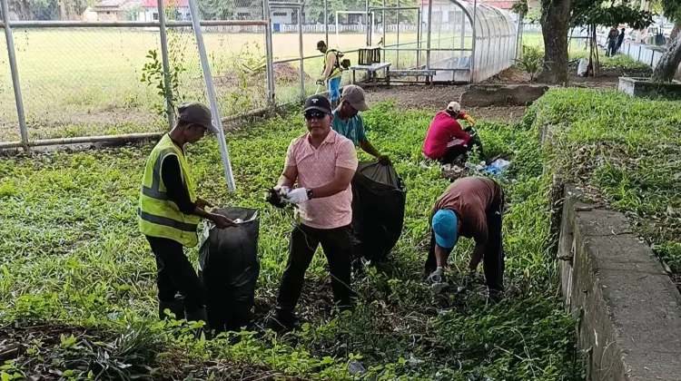 Gotong Royong ASN dan Buruh di Aceh Barat, Delapan Ton Sampah Terkumpul di Dua Lokasi