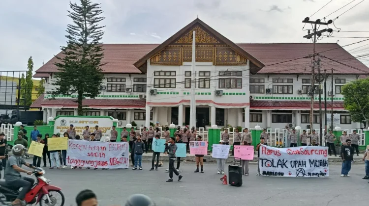 Mahasiswa Aceh Barat Gelar Aksi May Day, Suarakan Tuntutan Buruh
