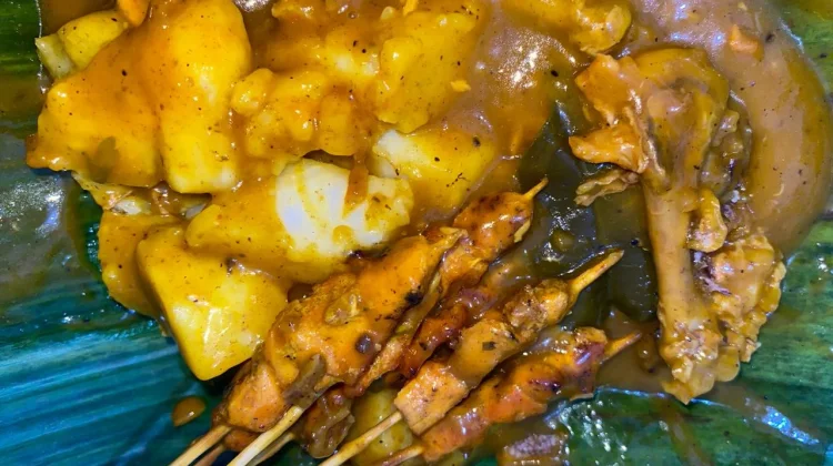 Cuaca Hujan, Sate Padang Jadi Obat Rindu