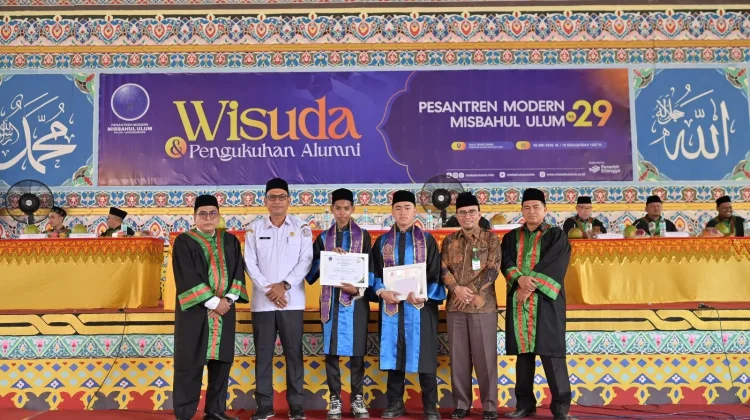 Misbahul Ulum Wisuda 176 Santri, Dua Raih Predikat Hafiz Al-Qur’an 30 Juz