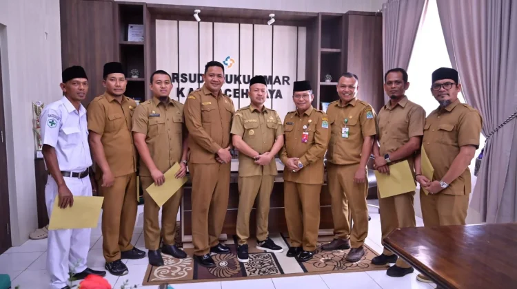 Bupati Safwandi Serahkan SK Plt Lima Pejabat Pemkab Aceh Jaya