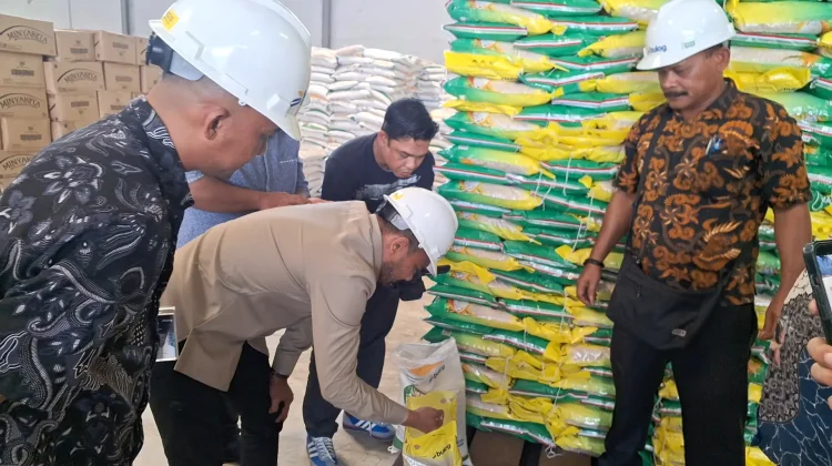 Anggota DPR RI Jamaluddin Sidak Gudang Bulog Meulaboh, Soroti Kualitas Beras
