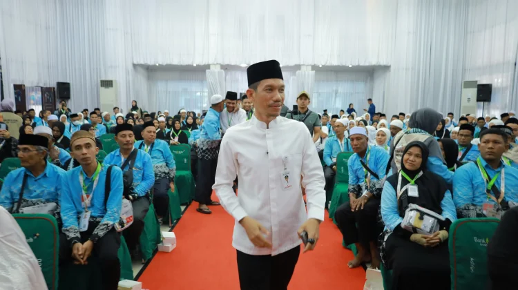 Bupati Tarmizi Lepas Keberangkatan Jemaah Calon Haji di Banda Aceh