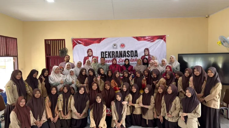 Dekranasda Aceh Barat Gelar Dekranas Masuk Sekolah di Kaway XVI