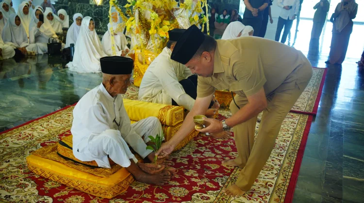 Bupati TRK Lepas 170 Jamaah Calon Haji Nagan Raya