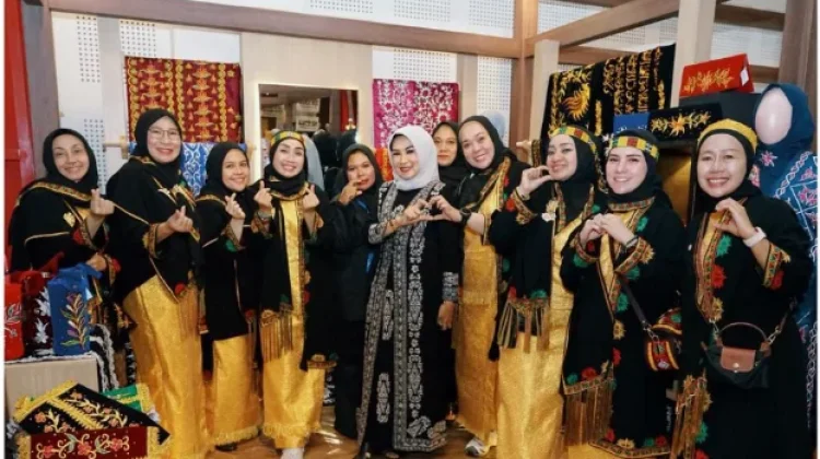 UMKM Padusi Tapa dan Mutiara Kasab Tampil di Expo Ajang Persit Bisa 2026