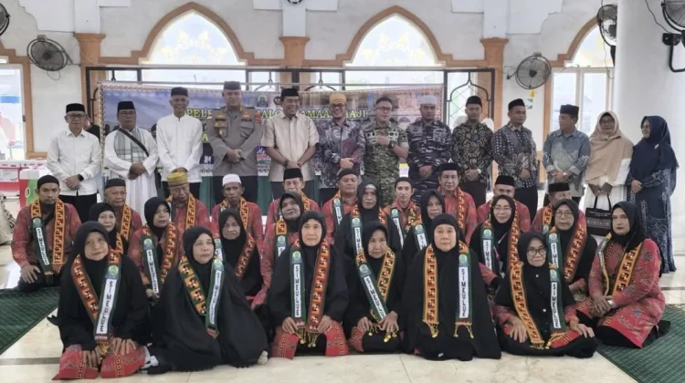 Bupati Simeulue Lepas 27 Jemaah Calon Haji dan Luncurkan Gerakan Simeulue Mengaji