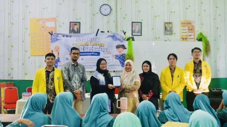 Mahasiswa UTU Gelar Pelatihan Konten Kreatif Bertema Batik di MTs HBS