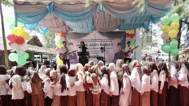 MIN 16 Aceh Barat Gelar Tasyakuran dan Pengembalian Siswa Kelas VI Kepada Orang Tua