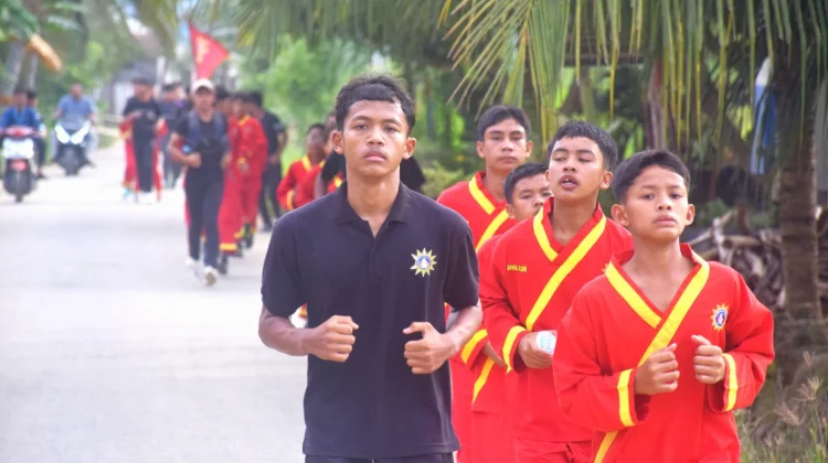 Sebanyak 63 Pesilat Misbahul Ulum Tuntaskan Long March 12 Kilometer