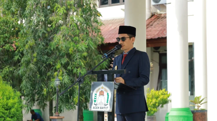 Bupati Tarmizi Serahkan SK PNS, Ingatkan Soal Tanggung Jawab