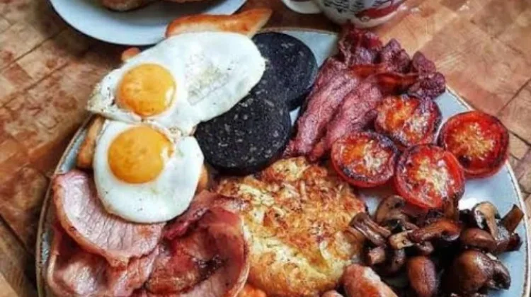 Bahaya Konsumsi Makanan di dalam Kamar
