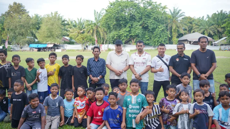 Final Piala PSAR, Bupati TRK Serahkan Piala kepada Juara