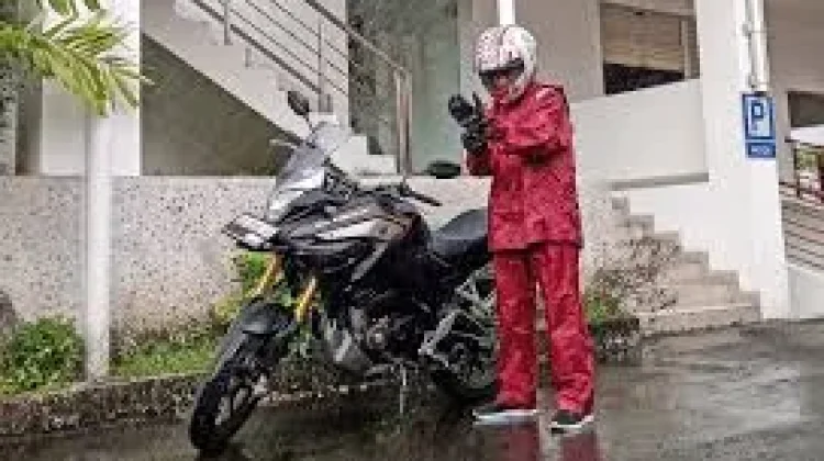 Tips Aman Berkendara saat Hujan Deras