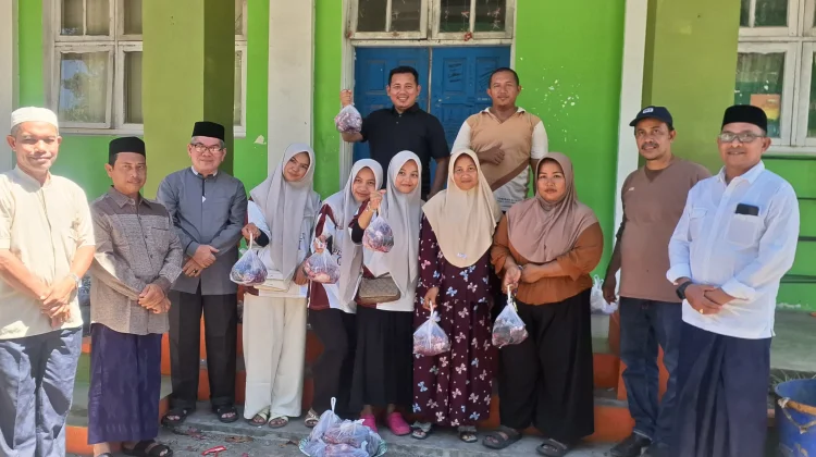 MAN 1 Aceh Barat Bagikan 200 Paket Daging Kurban Siswa Kurang Mampu
