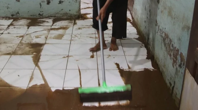 Tips Membersihkan Rumah setelah Banjir