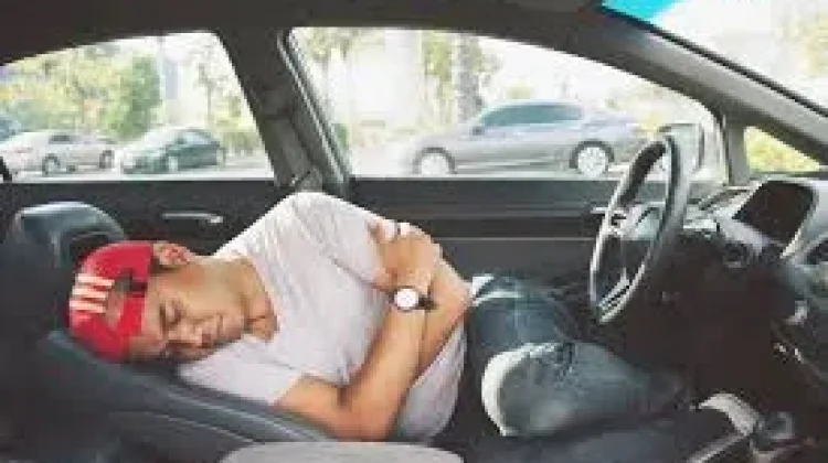 Bahaya Tidur di dalam Mobil Resiko Kesehatan yang Kerap di Abaikan