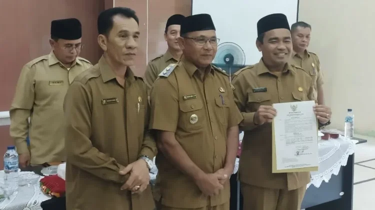 Wakil Bupati Simeulue Serahkan SK Plt Kepala Dinas Pariwisata dan Kebudayaan