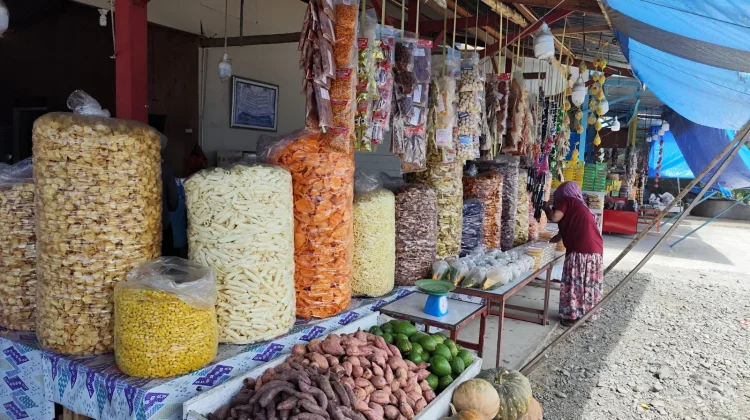Tol Sepikan Seulawah, Penjual Keripik Saree Pindah Padang Tiji