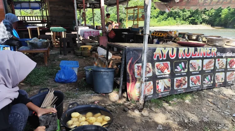 Tantangan UMKM Kecil yang Berjualan di Pinggir Sungai