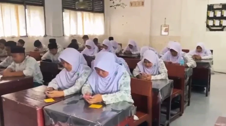 Siswa Madrasah di Aceh Barat Ikuti Ujian Akhir Semester