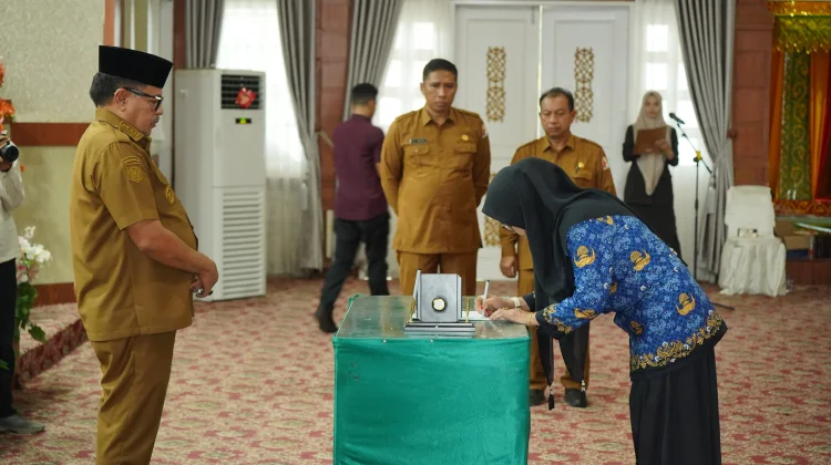 Bupati TRK Lantik  Kepala Sekolah di Nagan Raya