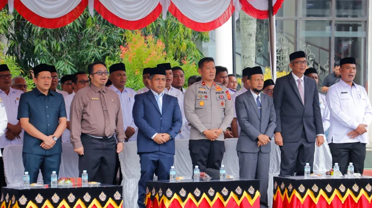 Plt Sekda Kurdi, Melantik Ratusan Tuha Peut Gampong