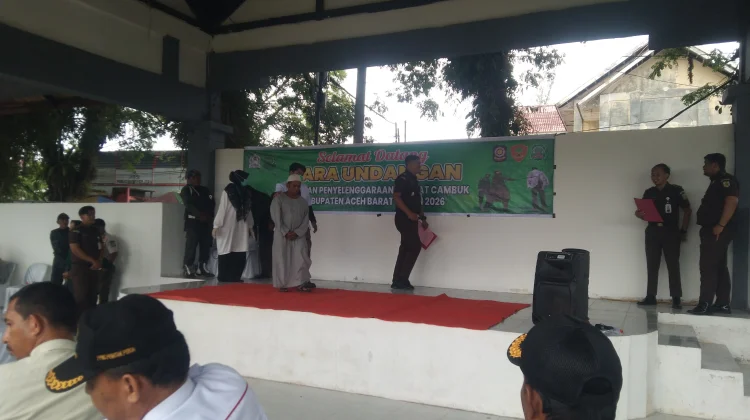 Tiga Pelanggar Qanun Syariat Islam Dicambuk di Meulaboh