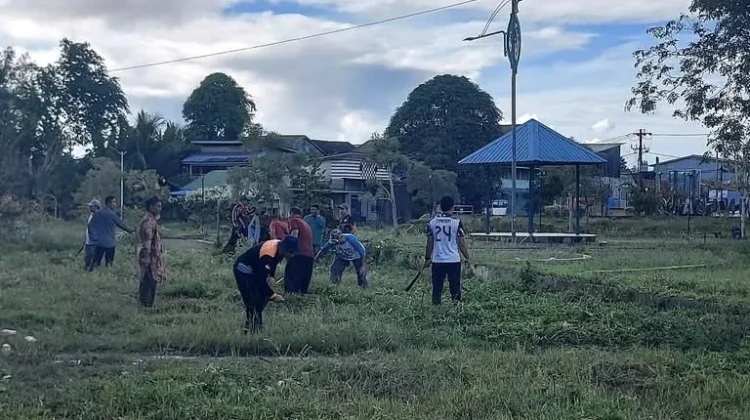 Bupati Simeulue Pimpin Gotong Royong ASN Bersihkan Fasilitas Publik