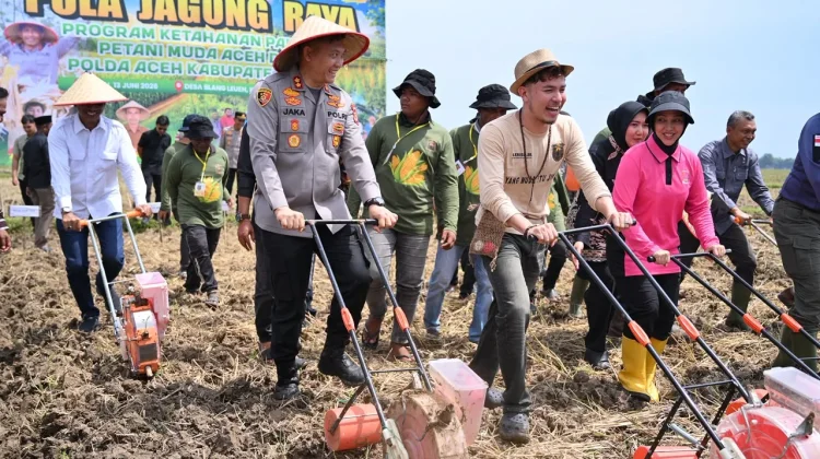 Polda Aceh Gandeng Petani Muda Tanam Jagung Raya