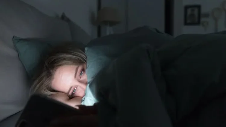 Sengaja Begadang demi Me Time, Kenali Revenge Bedtime Procrastination
