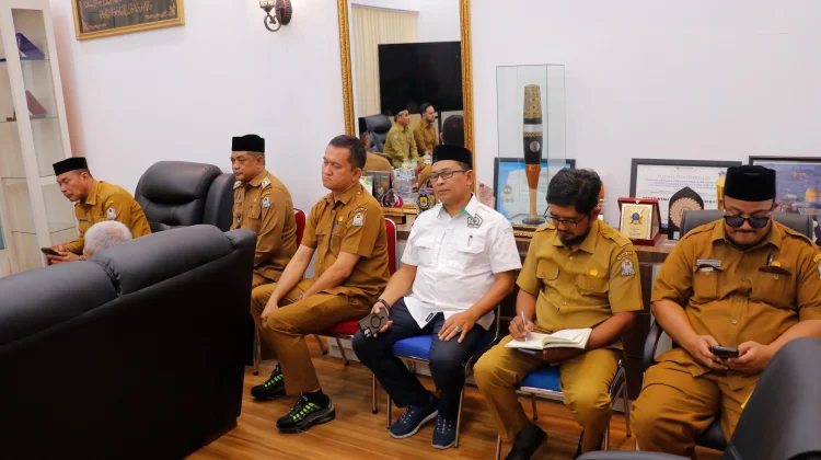 Pemkab Aceh Barat Terima Sertifikat Tanah dari Yayasan Pendidikan Teuku Umar