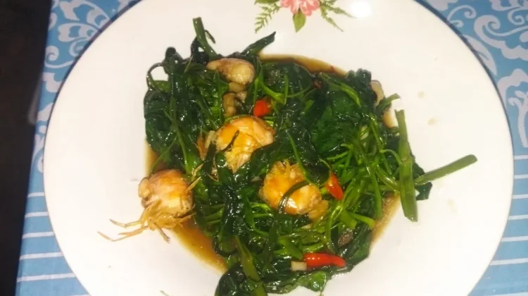Tips Memasak Sayur Kangkung Agar Tetap Hijau dan Segar