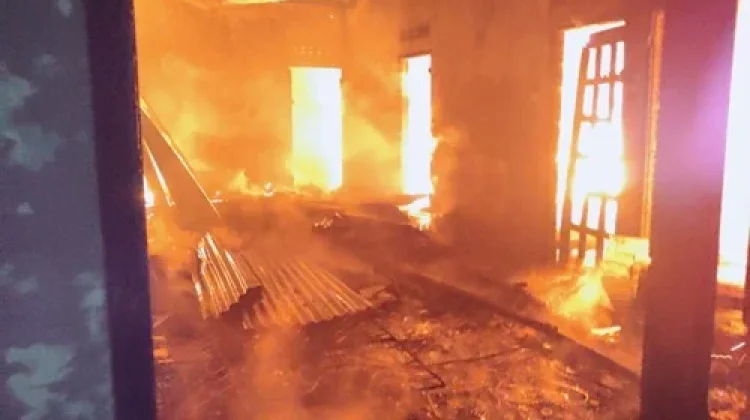 Rumah Guru Honorer Madrasah HBS Terbakar, Hanya Tersisa Pakaian di Badan