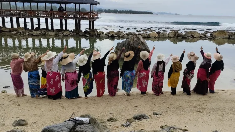 Asyiknya Sesekali Liburan Bareng Sahabat tanpa Beban Keluarga