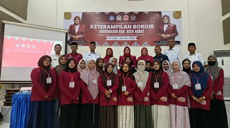 Dekranasda Aceh Barat Latih Bordir Generasi Muda