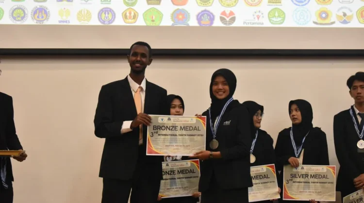 Tak Hanya Kuliah, Mahasiswi UTU Kini Tembus Forum Dunia
