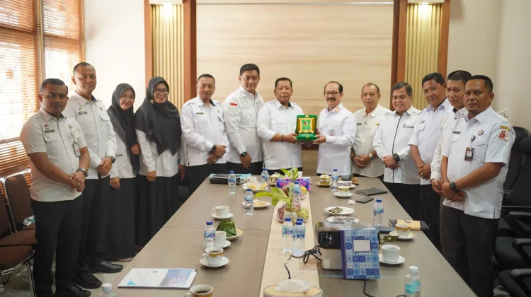 Sekda Nagan Raya Buka Seminar Pasar Modal Syariah