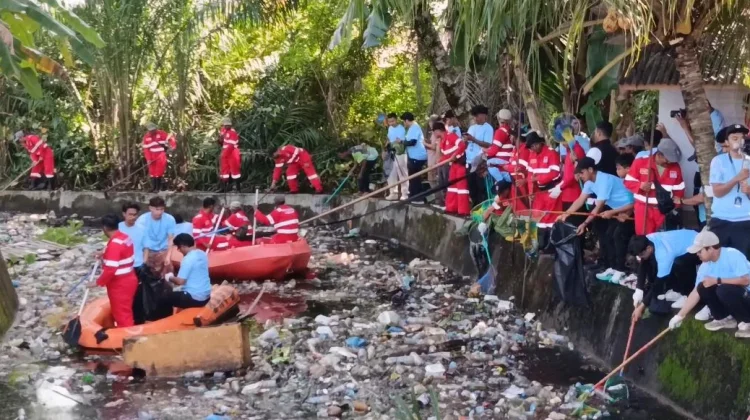 Aceh Barat Luncurkan Pasukan Merah, Perkuat Gerakan Peduli Lingkungan