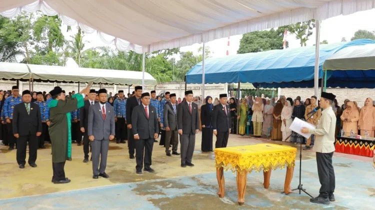 Bupati Aceh Barat Lantik 13 Pejabat saat Berkantor Sehari di Kecamatan Kaway XVI