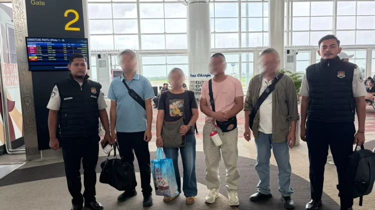 Tim Imigrasi Meulaboh Deportasi Empat WNA Asal  Cina