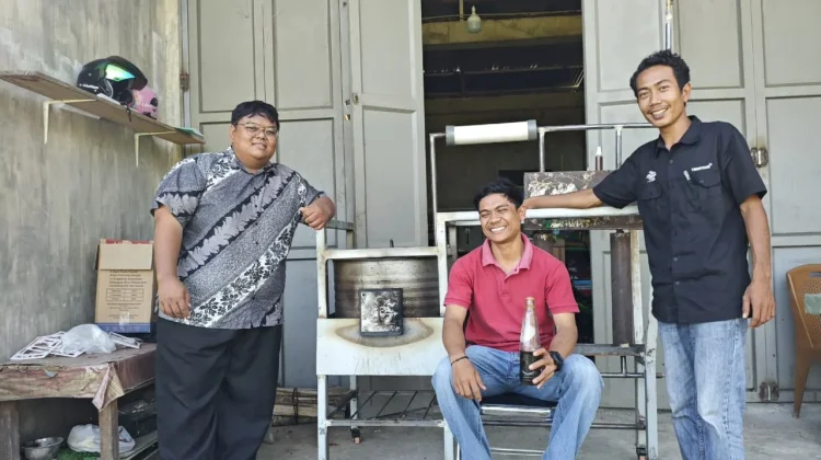 Mahasiswa Teknik Industri UTU Ciptakan Alat Ubah Limbah Plastik Jadi Bahan Bakar