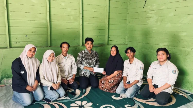 HIMASUB-Aceh Barat Salurkan Bantuan Rp2 Juta untuk Pengidap Tumor Ganas