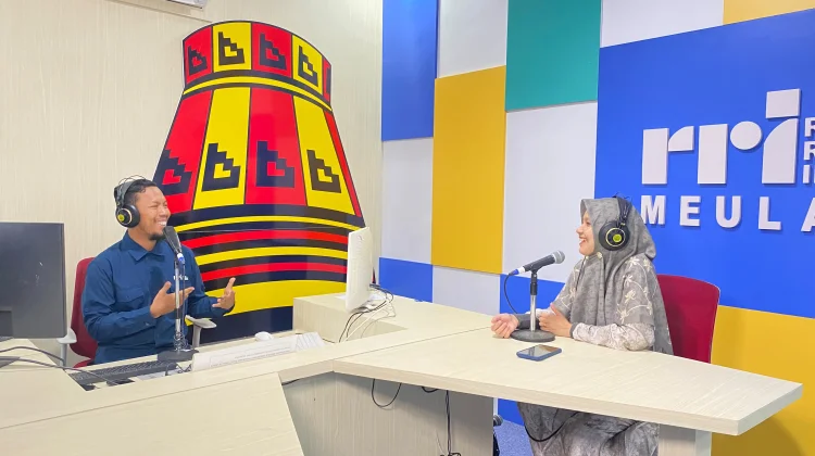 Perdana On Air, 'English Corner' RRI Pro 2 Meulaboh Bangun Rasa Percaya Diri