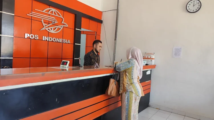 Ditengah Gempuran Ekspedisi Swasta Kantor  Pos Meulaboh Tetap Komit Melayani