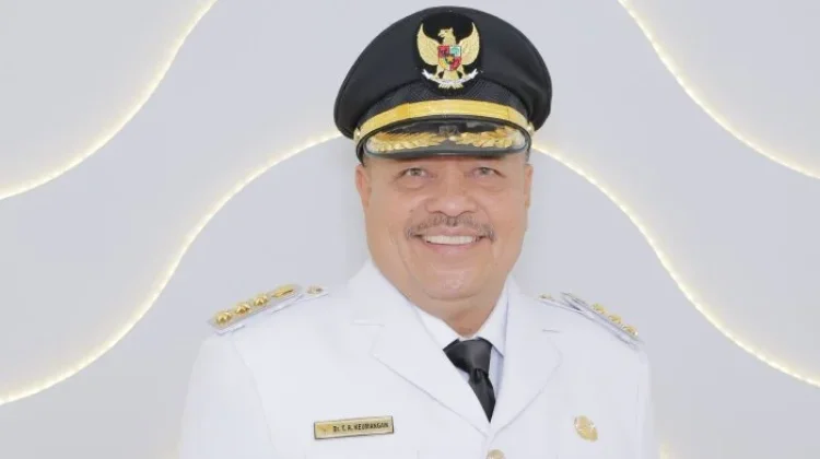 Bupati TRK Imbau Orang Tua Antar Anak pada Hari Pertama Sekolah